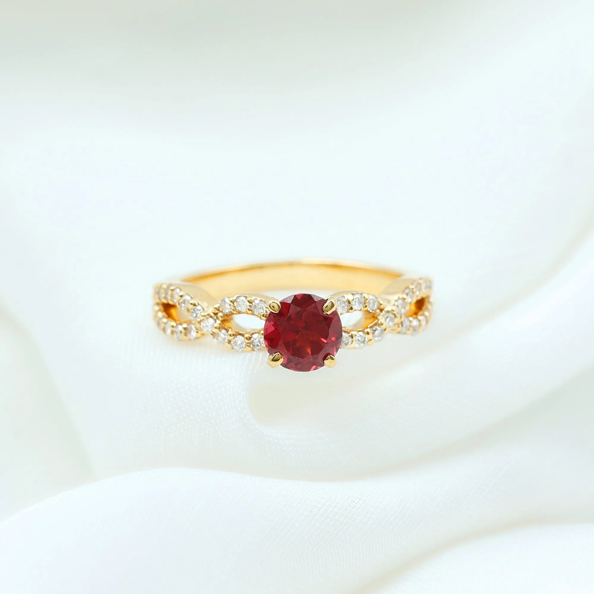 1 CT Round Shape Rhodolite and Diamond Criss Cross Ring