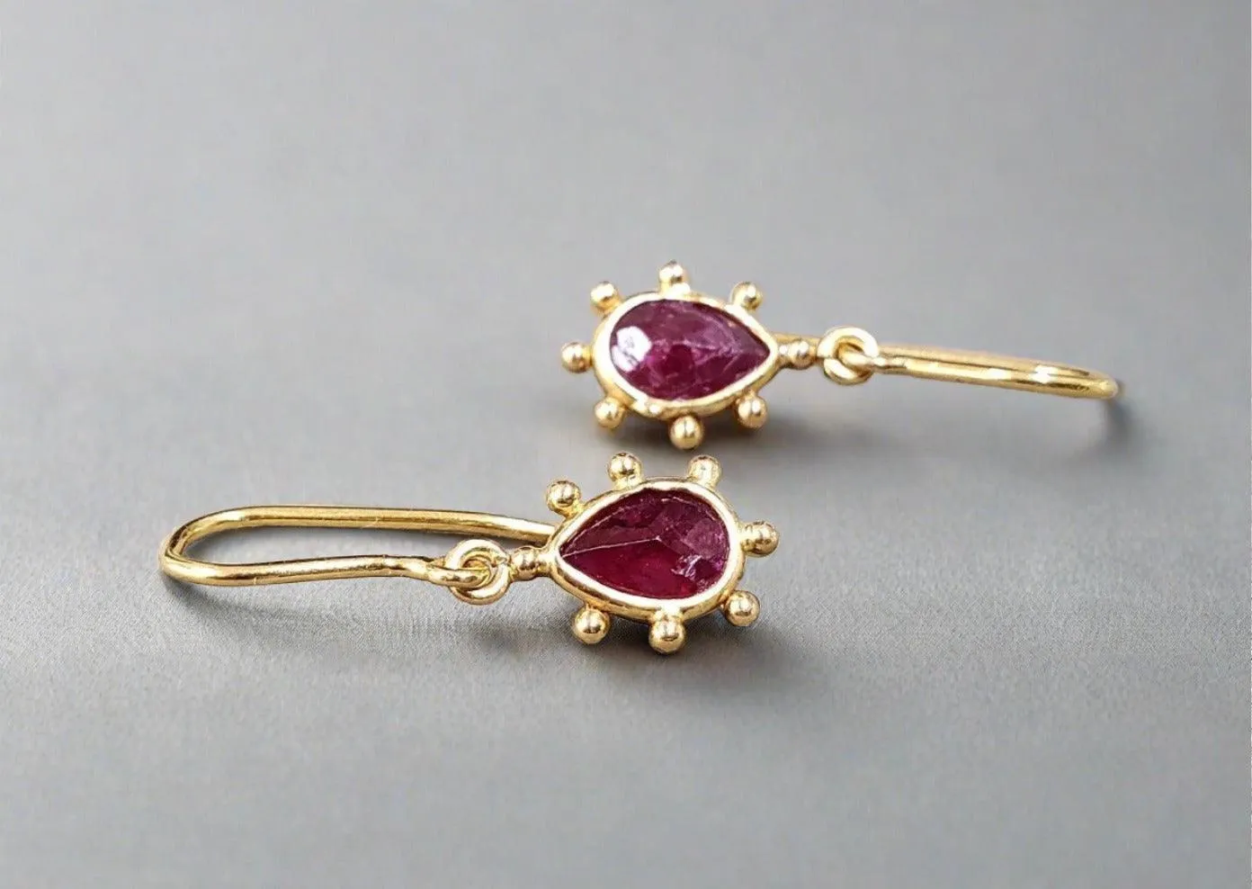 18k Gold Natural Ruby Earrings