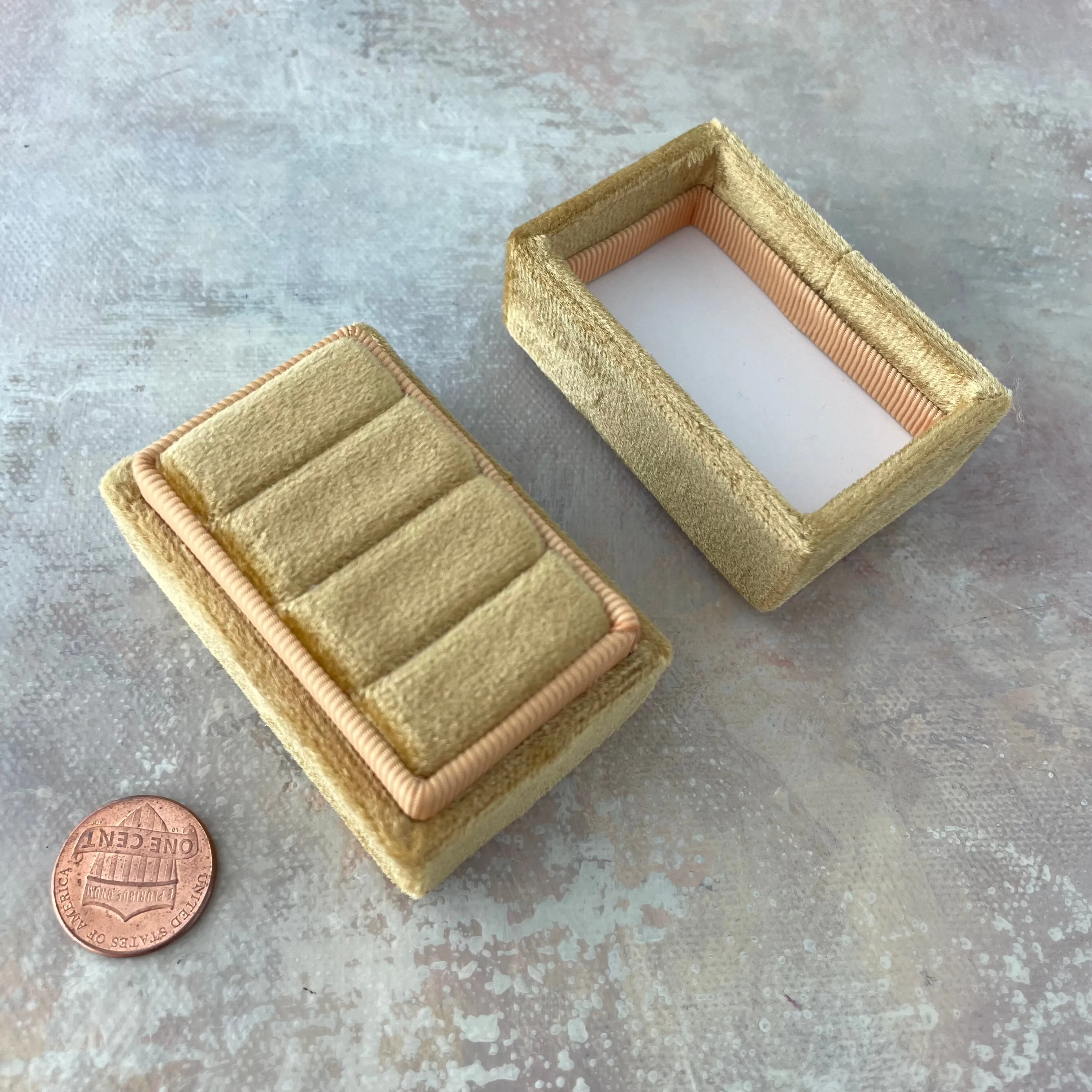 3 Slot Gold Ring Box