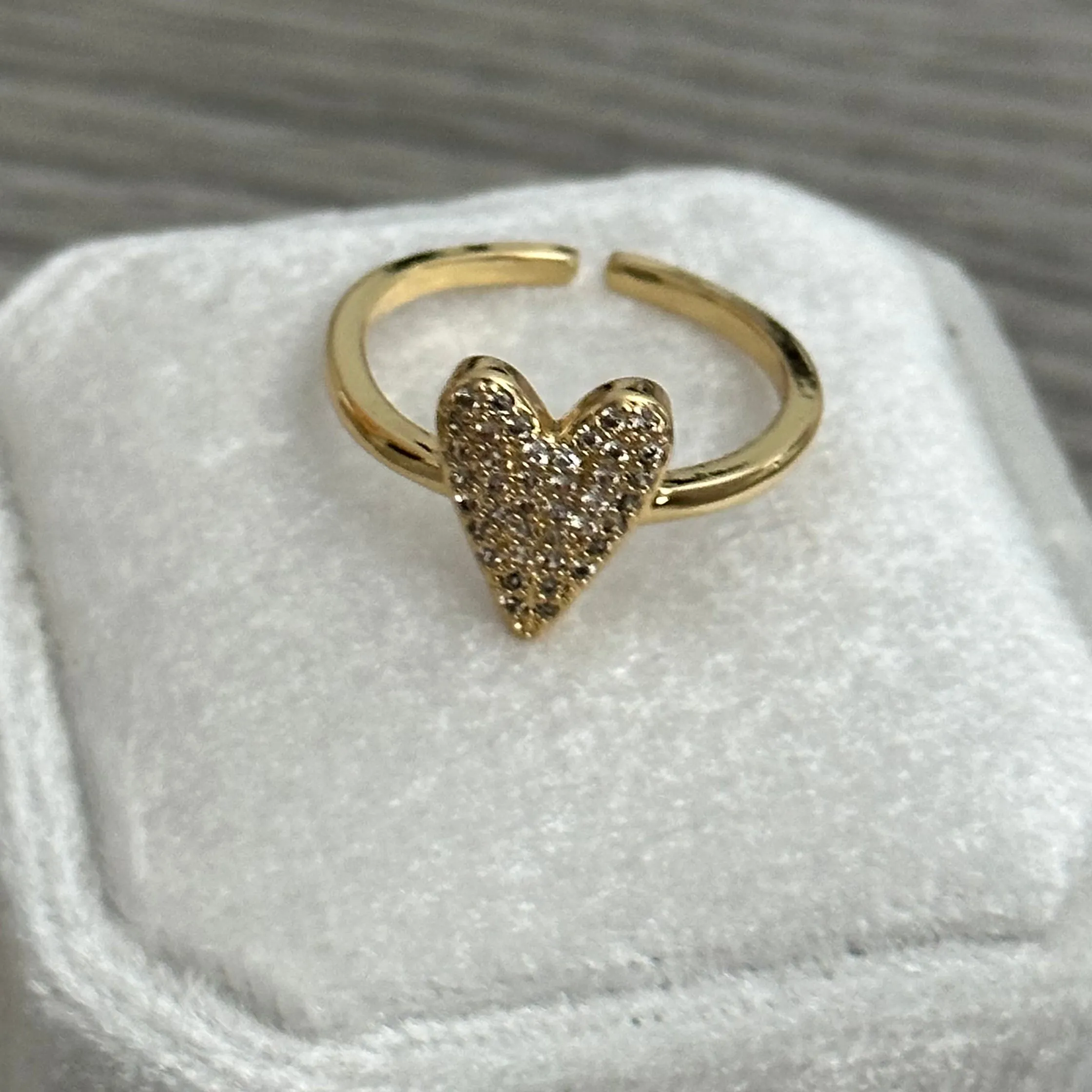 Adjustable Heart Ring 01