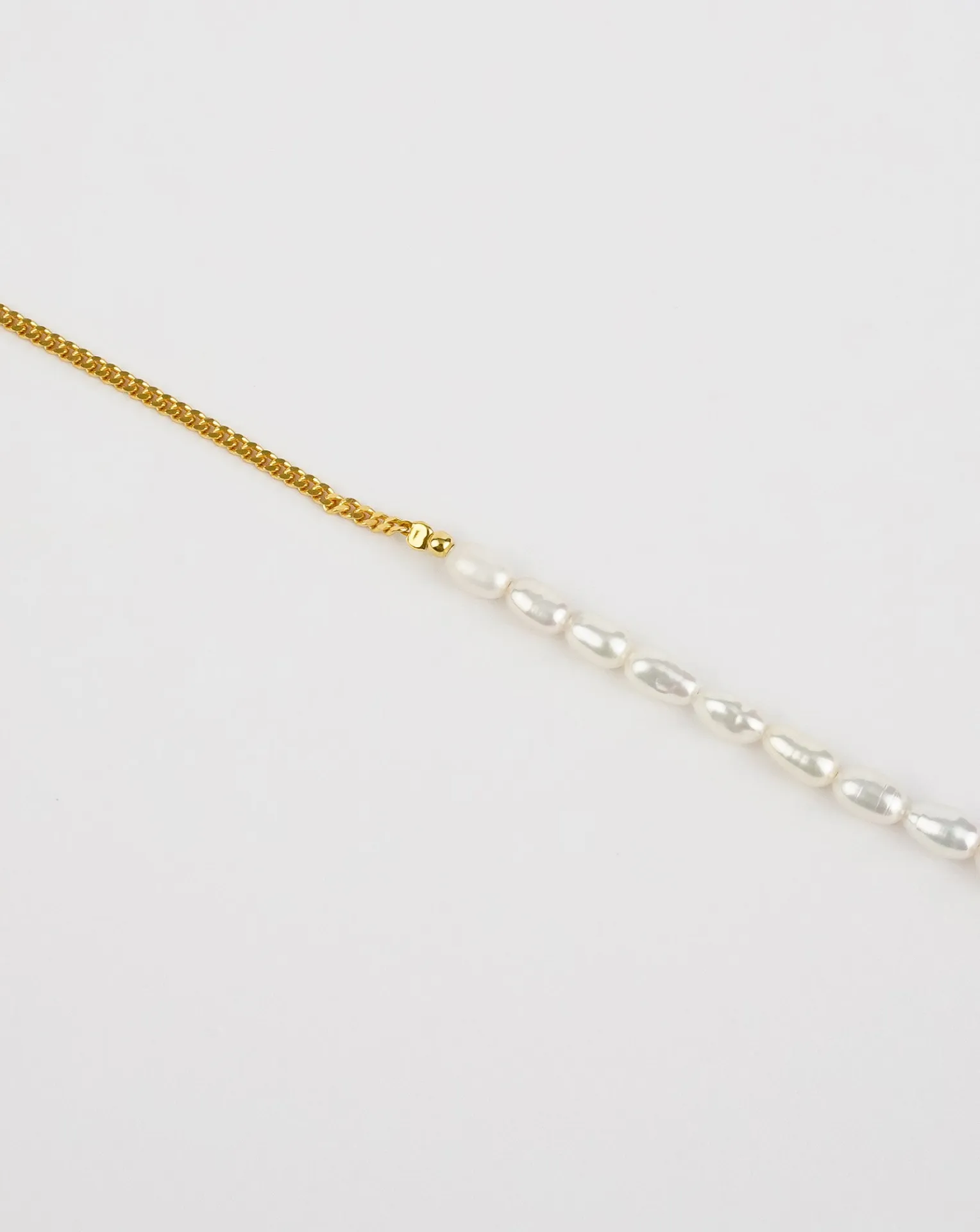 Half Chain Pearl Bracelet - Elegant and Modern Jewelry for Any Occasion