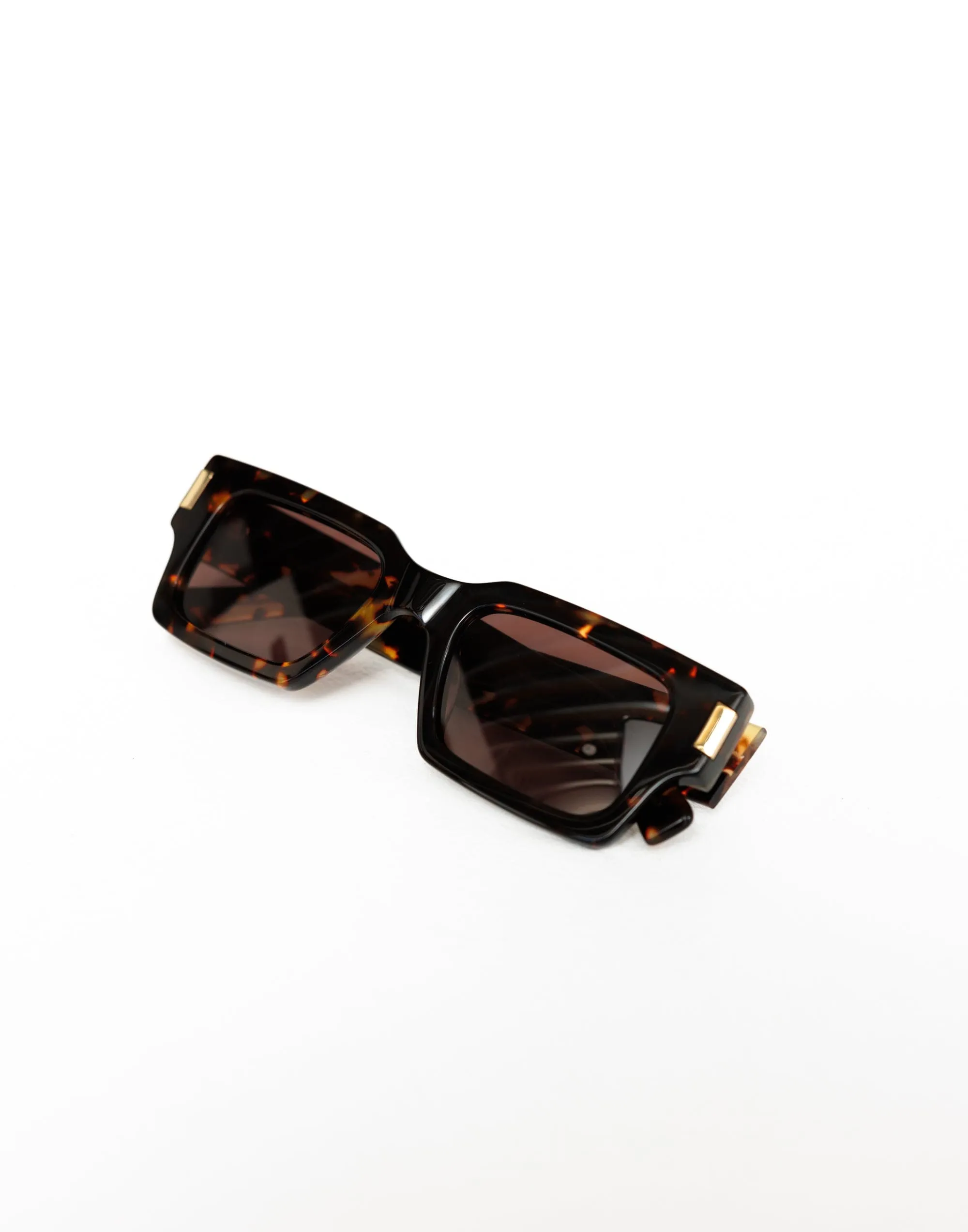 The Sara Sunglasses (Amber Tort) - By Banbé