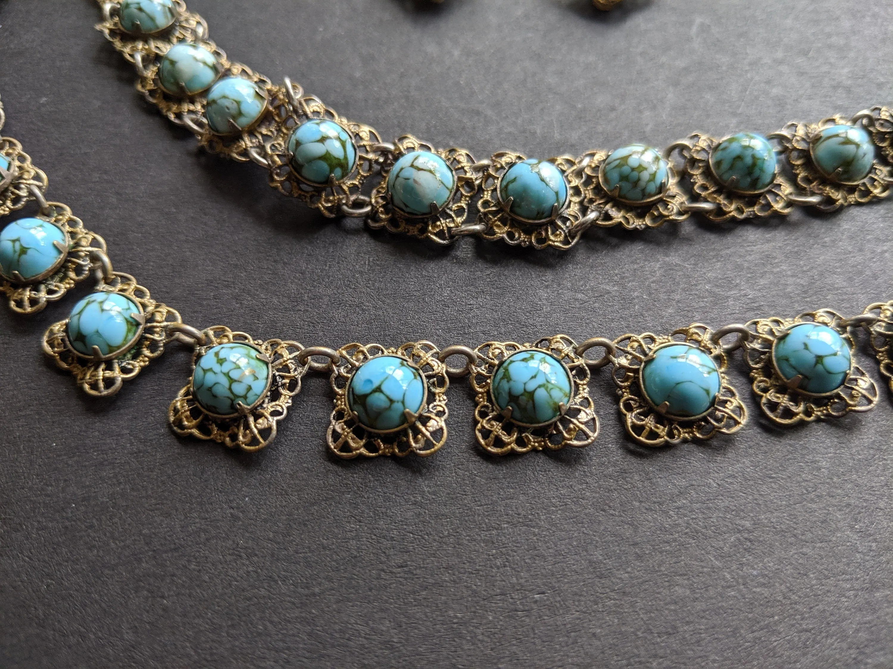 Vintage Art Deco Czech glass faux turquoise cabochon and gold tone filigree riviere panel necklace, bracelet & clip on earrings parure set