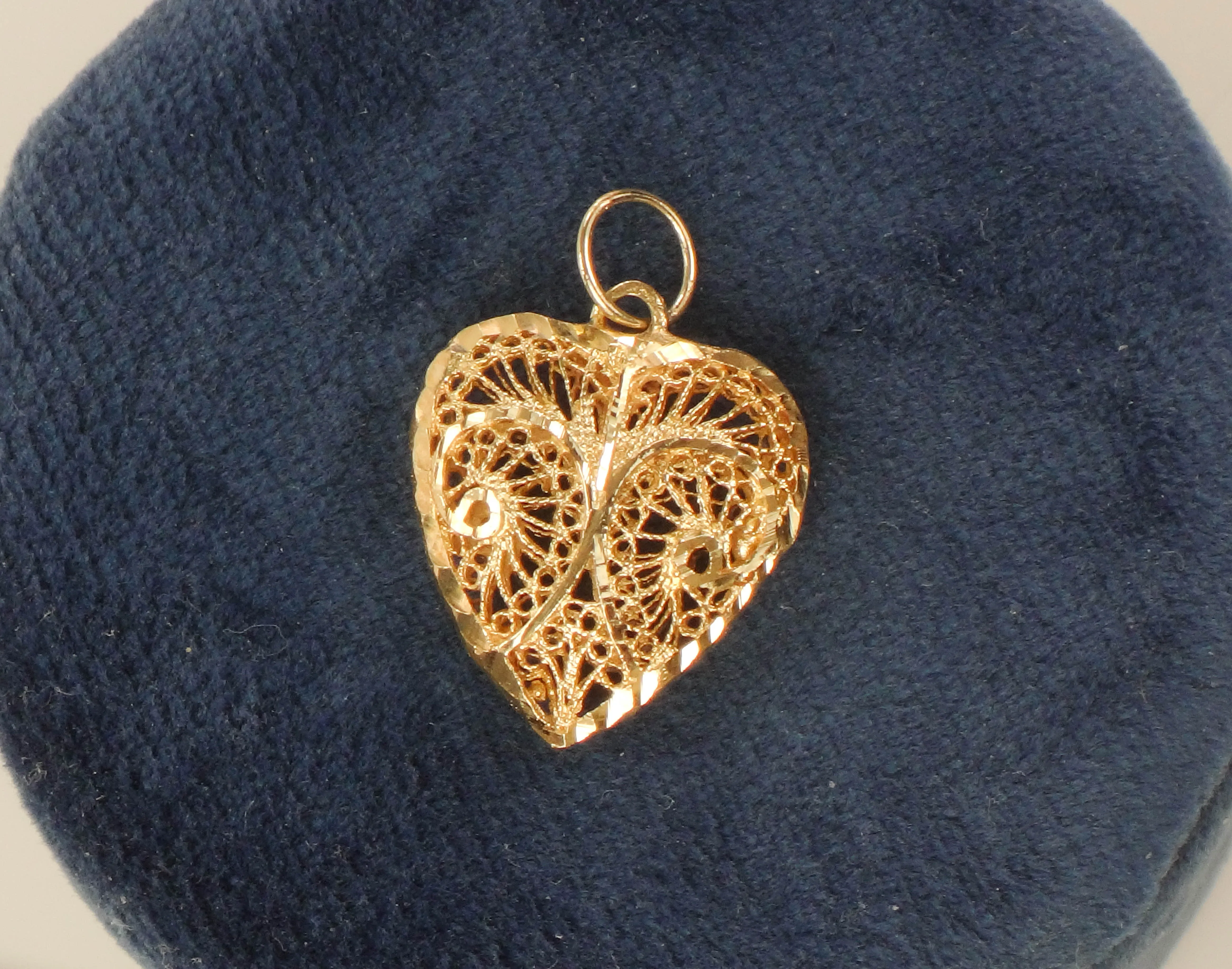 Vintage Estate 14k Yellow Gold Filigree Heart Pendant Charm