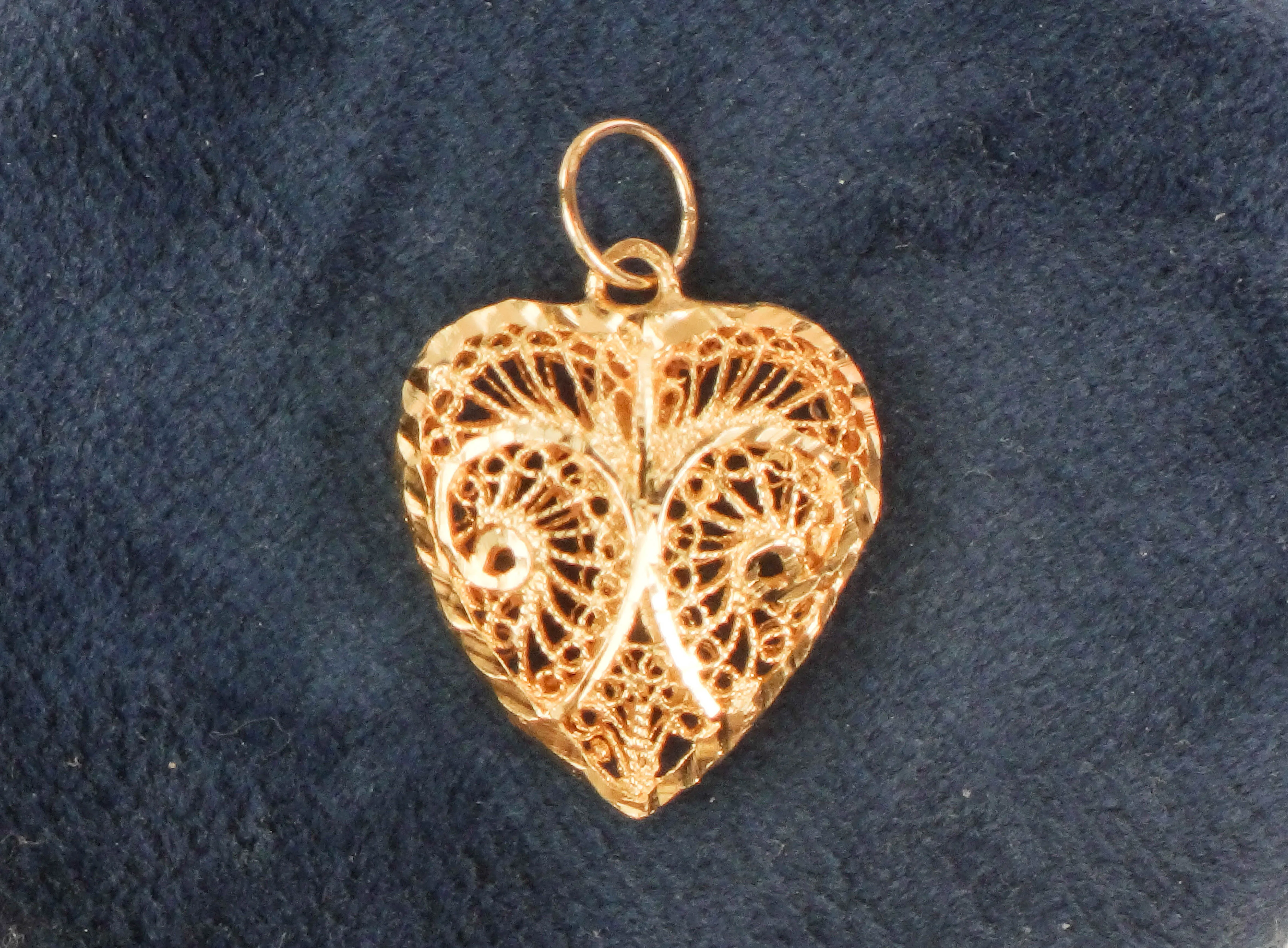 Vintage Estate 14k Yellow Gold Filigree Heart Pendant Charm